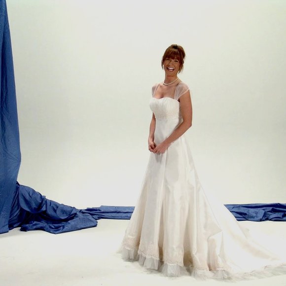 Meet your Posher, Lora at Van Lear Custom Couture - Picture 2 of 7